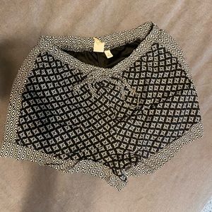 Black/White Shorts Size Small